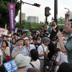 「集団的自衛権」行使容認の閣議決定に抗議し、官邸前で行動