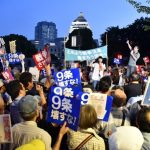 国会会期延長抗議！とめよう！戦争法案　国会包囲行動に３万人